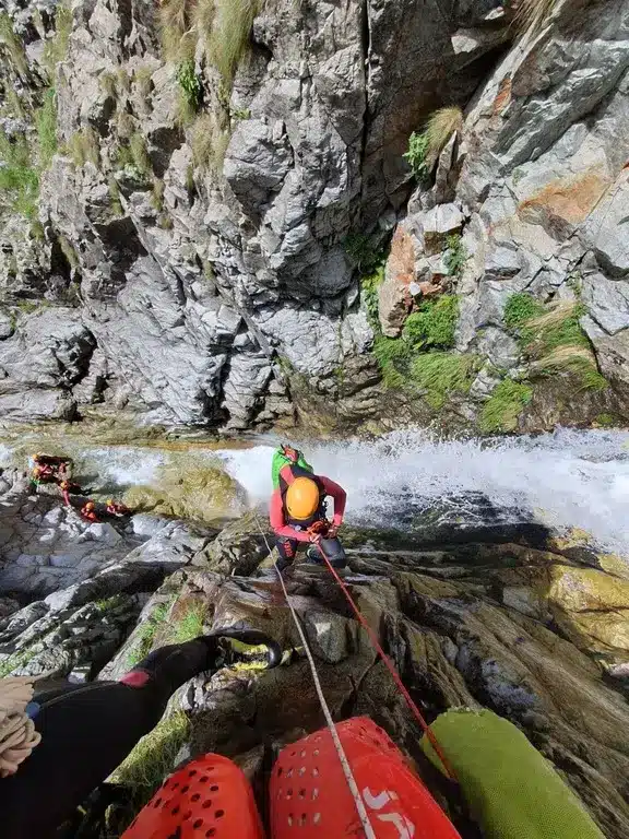 Descente en rappel en canyoning dans la vallée du Champsaur