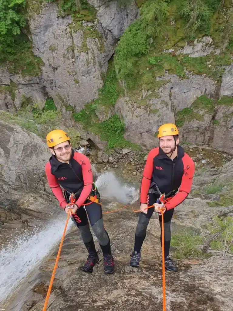 Descente en rappel de la cascade du canyon de Ancelle