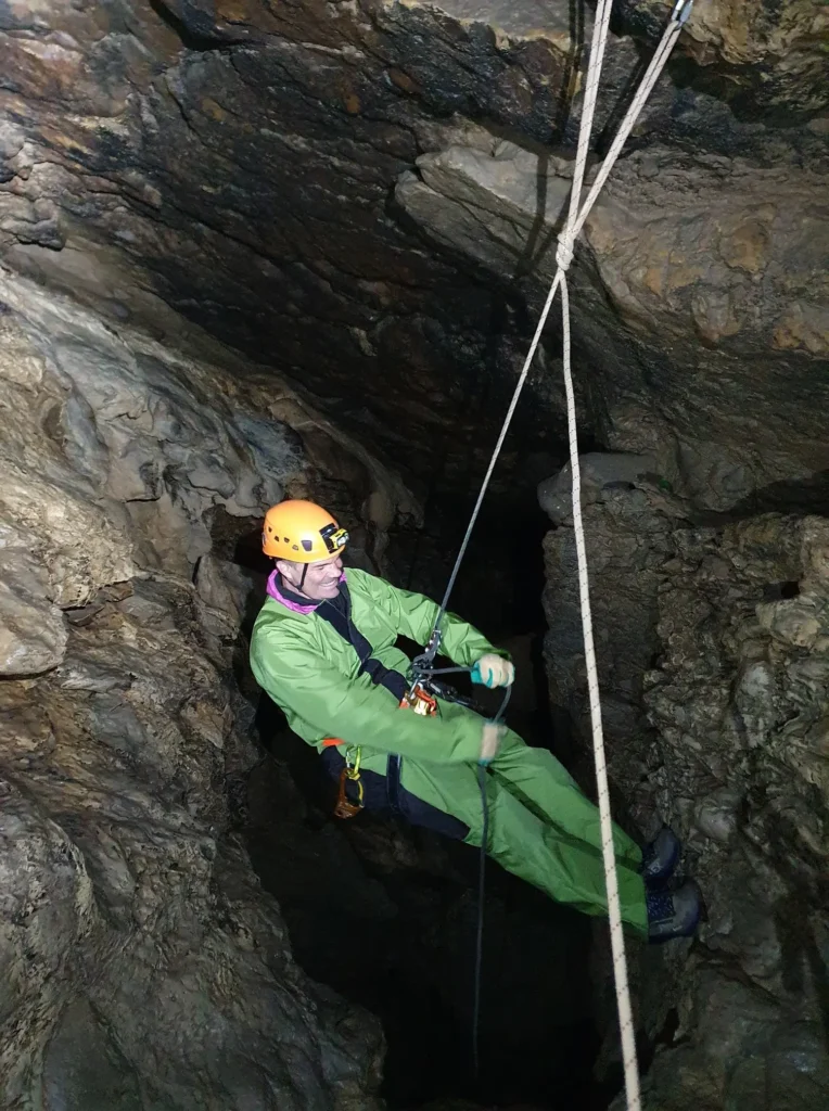 Descente en rappel en spéléologie sportive à Gap