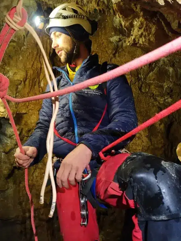 Iannis Wypyszynski Guide de spéléologie et de canyoning chez Écrins Spéléo Canyon