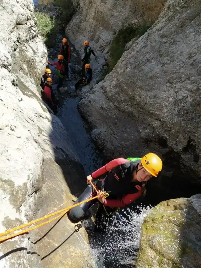 Rappel de 10 mètres au canyon de Peyron Roux à Ancelle