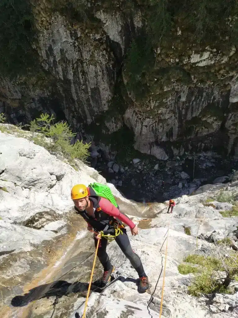 Vue sur la cascade de 50 mètres à Ancelle