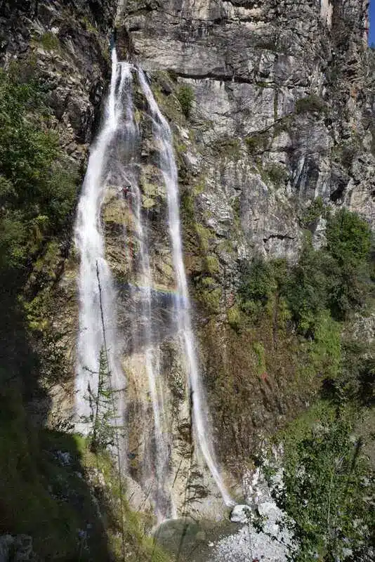 Grande cascade de canyoning proche de Gap