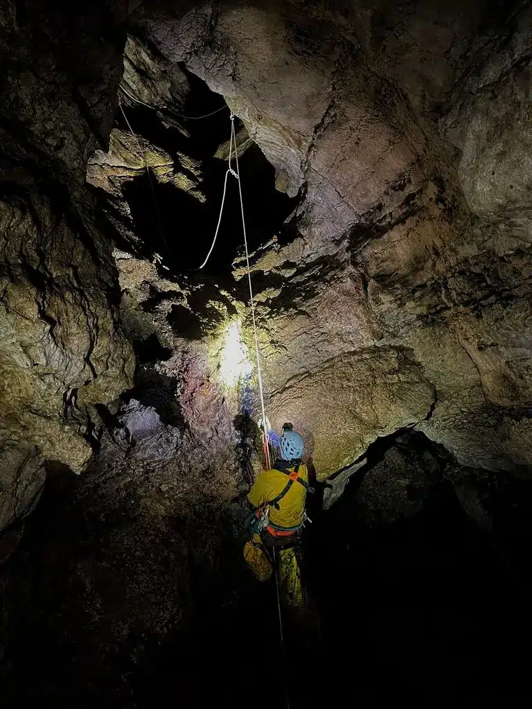 Iannis Wypyszynski guide de spéléologie dans la Vallée du Buëch-min