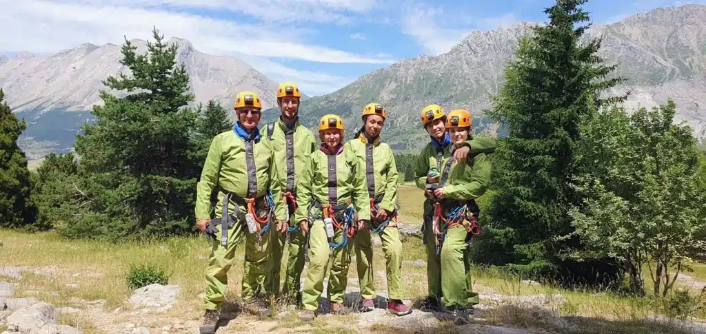 Spéléologues devant la Via Souterrata de la Tune
