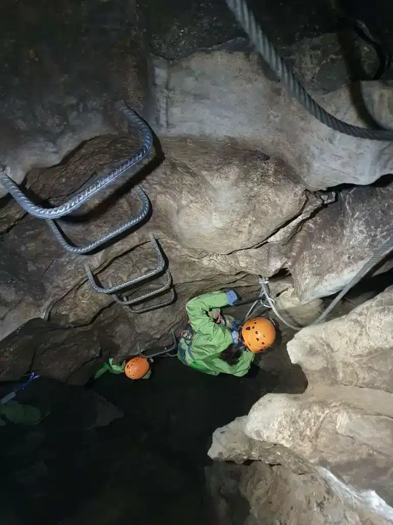 Vue plongeante d'une partie verticale de la Via souterrata du Dévoluy