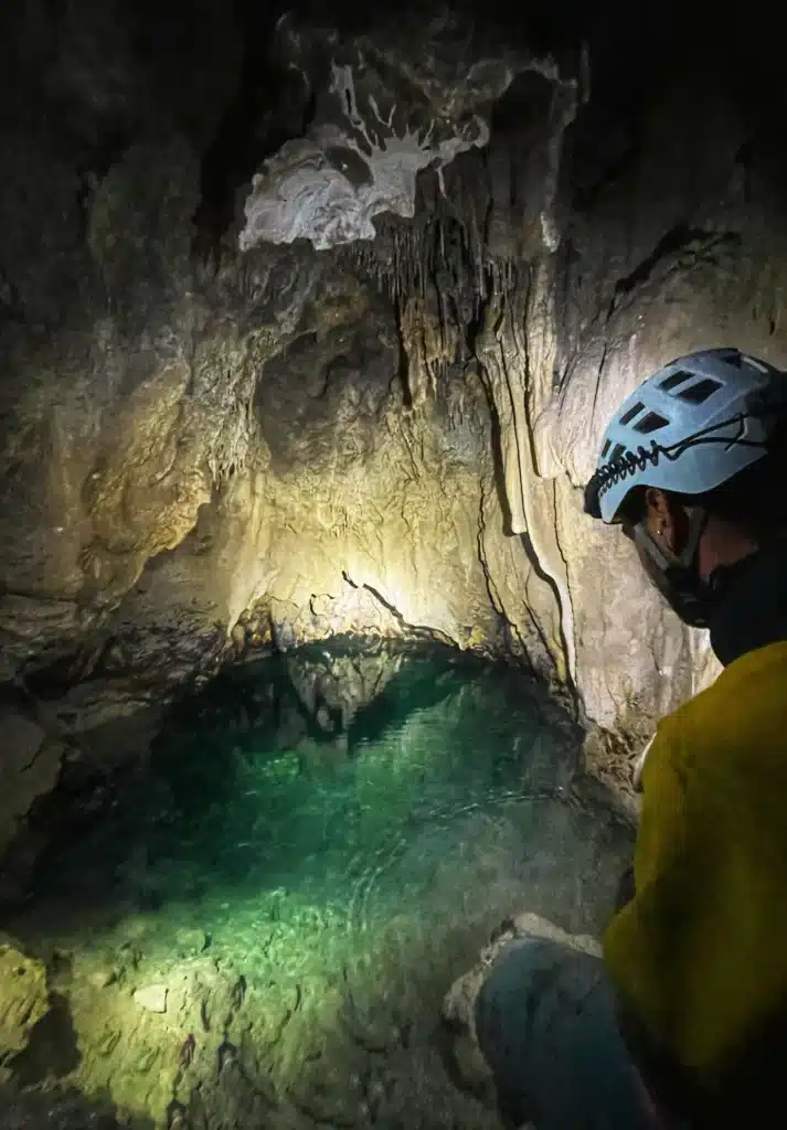 vue sur un siphon lors d'une sortie de spéléologie dans le Buëch