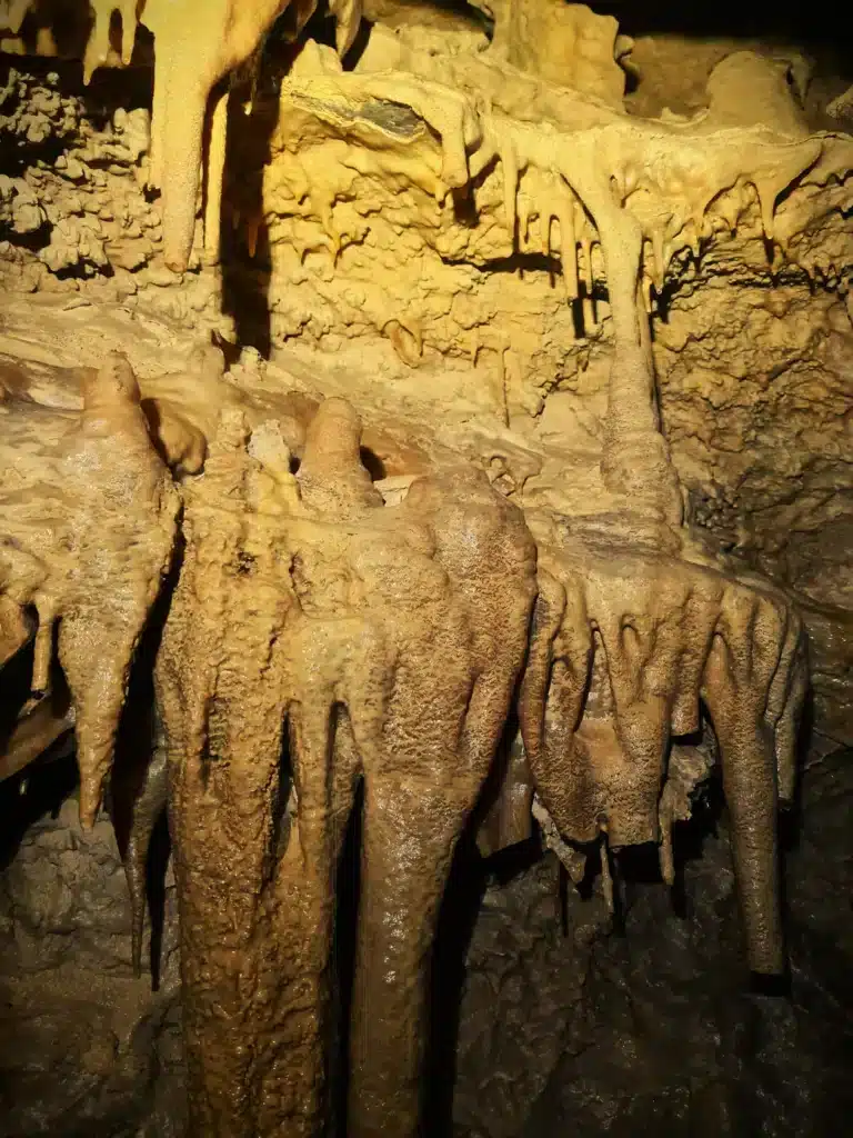 petites stalactites dans le Dévoluy