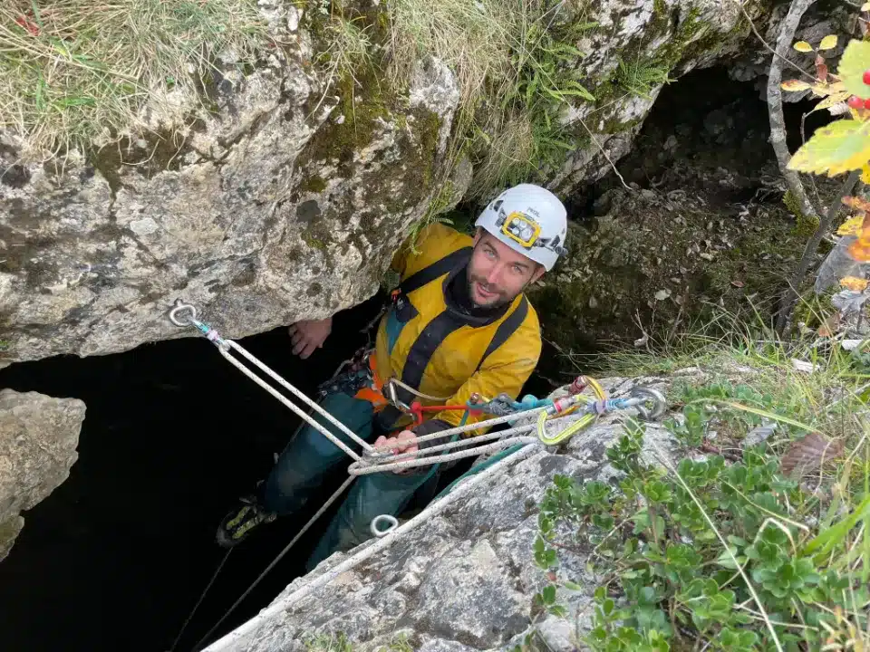 Iannis Wypyszynski Guide de spéléologie et de canyoning dans les Hautes-Alpes